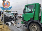 Смертельное столкновение в Луганске: внедорожник врезался в грузовик Scania
