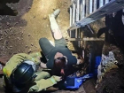 В Алчевске ЛНР спасатели достали женщину с переломом из глубокой ямы