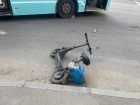 Самокатчик попал под колеса автобуса в Луганске
