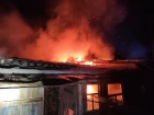 Крупный пожар в Марковском районе ЛНР: спасатели защитили дом