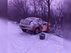 В ЛНР автомобиль вылетел с дороги и врезался в дерево: двое пострадавших в больнице