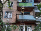 Двухлетний ребёнок оказался запертым один в квартире Красного Луча: он случайно закрыл маму на балконе  