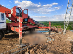 В Перевальском районе ЛНР погиб рабочий, выпав из люльки автовышки