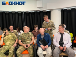 «Для поэзии никогда не поздно, она всегда уместна»: в луганском Доме молодежи презентовали работы поэтов-бойцов СВО