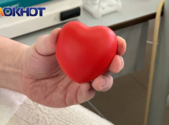 Дружно и с песней: медработников ЛНР поздравили с праздником