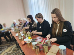 Женские клубы ЛНР оказывают поддержку бойцам СВО