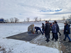 Дорожники почтили память погибших из-за обстрелов ВСУ в ЛНР коллег