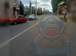 В Стаханове женщину с трехлетней дочкой сбили на «зебре»