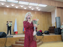 Виктория Цыганова дала концерт для раненых военнослужащих ЛНР