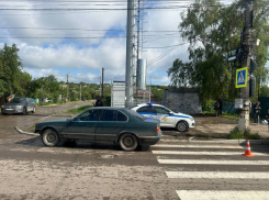В Луганске водитель сбил женщину с ребенком на пешеходном переходе