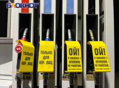 Луганчане показали огромные очереди на заправках