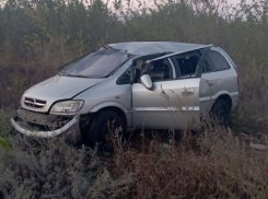 Четверых детей госпитализировали после опрокидывания автомобиля в Лутугинском районе ЛНР