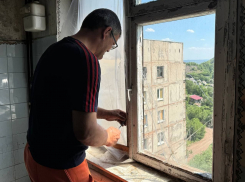 В Первомайске ЛНР ликвидируют последствия обстрела 