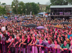  В Луганске на День молодёжи выступили Захар Прилепин и «Непара»