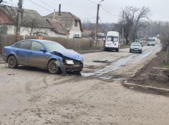 ГАИ по ЛНР проводит проверку по факту ДТП с каретой скорой помощи в Свердловске ЛНР