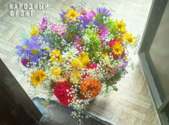 В Луганске журналистка чудом осталась жива, получив взрывоопасный букет