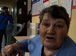 «Сгорело все»: жителей разрушенного Торского перевезли в луганский ПВР 