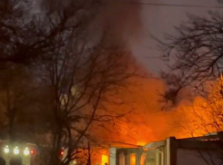 На 50 лет Октября в Луганске полыхало здание