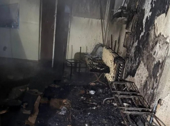 Более 50 человек эвакуировали пожарные из горящей многоэтажки в Луганске, есть пострадавшие