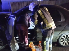 Столкновение двух легковушек в Новопскове - водителя зажало