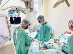 Врачи клиники Рошаля спасли луганского младенца с опухолью мозга