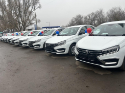 Жителям ЛНР, пострадавшим на производстве, выдали новые Lada Vesta