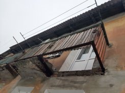 Несчастливый балкон: в Счастье ЛНР бетонная плита травмировала пенсионерку 