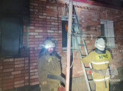 В Луганске при пожаре в доме серьезно пострадал горожанин