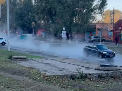 Алчевск: после старта отопления на дороге образовался пар