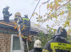 В Луганске из-за утечки газа загорелся жилой дом