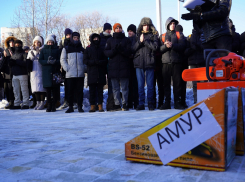 Десятки остановок, 10 000 километров пути: гуманитарную помощь на «Ниве» везут из Владивостока в Луганск