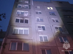 Сотрудники МЧС России спасли пятерых жителей Перевальска ЛНР из огня