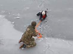 Имена героев и полное видео спасения детей в Алчевске ЛНР опубликовала официальный представитель МВД России Ирина Волк