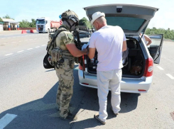 На блокпостах ЛНР за месяц изъяли оружие, боеприпасы и наркотики
