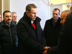 Министр здравоохранения РФ посетил одну из больниц Луганска
