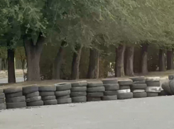 В Луганске кто-то захватил проезд к заправке