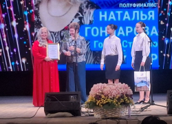 Союз женщин России наградил многодетную жительницу ЛНР