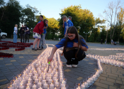 В Луганске прошла акция «Свеча памяти», приуроченная к 83-й годовщине начала ВОВ