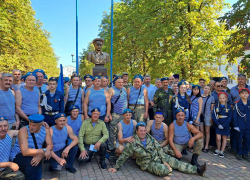 В Свердловске ЛНР в День ВДВ открыли бюст Маргелову