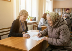Деньгами или льготами? В ЛНР начали прием заявлений на соцуслуги