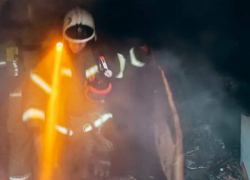 Утренний пожар в луганской многоэтажке: эвакуировано 20 человек, есть погибший