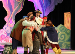 Луганский музыкально-драматический театр имени Голубовича презентовал спектакль «Питер Пэн»