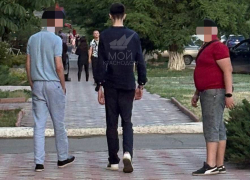 В ЛНР школьник приставал к девушкам, но привлек лишь внимание полиции