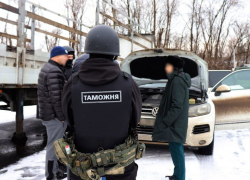 Растаможка по-лугански: Таможенники ЛНР изъяли автомобиль за неуплату 1,5 миллиона рублей