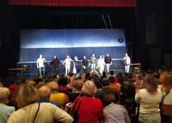 «Феномены» на сцене драмтеатра: в Луганск приехали сибирские артисты 
