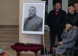 «Сделаем все, чтобы найти преступников и наказать их»: в Луганске простились с депутатом Михаилом Филипоненко