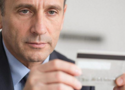 На 6 лет может сесть луганчанин за найденную банковскую карту