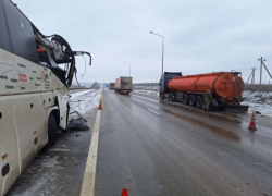На трассе М-4 «Дон» столкнулись автобус «Москва-Стаханов» и бензовоз, есть пострадавшие