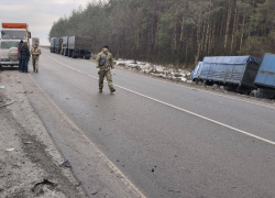 Два человека погибли на трассе в ЛНР в страшном ДТП с КАМАЗом