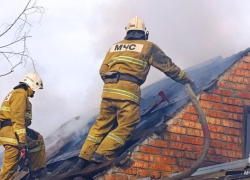 Один человек погиб в пожаре, четырех эвакуировали 9 декабря в ЛНР